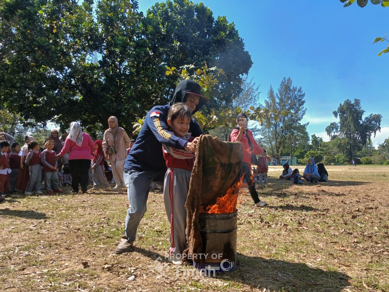 Siswa TK Stannia Diajari Padamkan Api