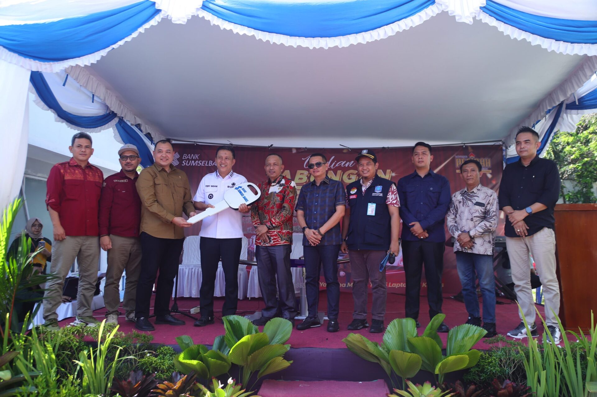 Bupati Bangka Hadiri Penarikan Undian Bank Sumsel Babel, Mahani Raih Toyota Rush