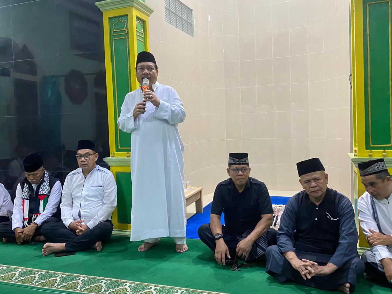 Prof Udin Berikan Speaker Aktif untuk Mushola