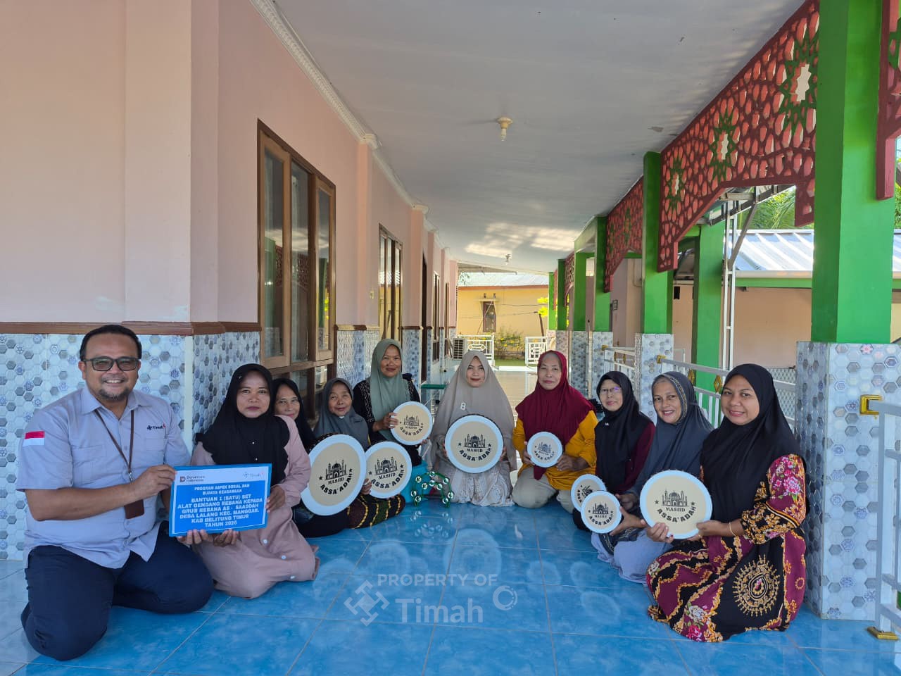 PT Timah Bantu Alat Musik Rebana untuk AS-Saaddah Desa Lalang