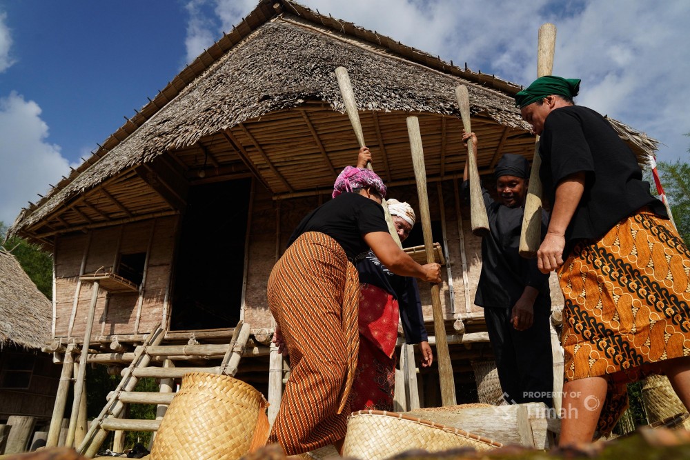 Menelusuri Jejak Memarong: Rumah Tanpa Paku Penjaga Ingatan Kolektif Orang Darat