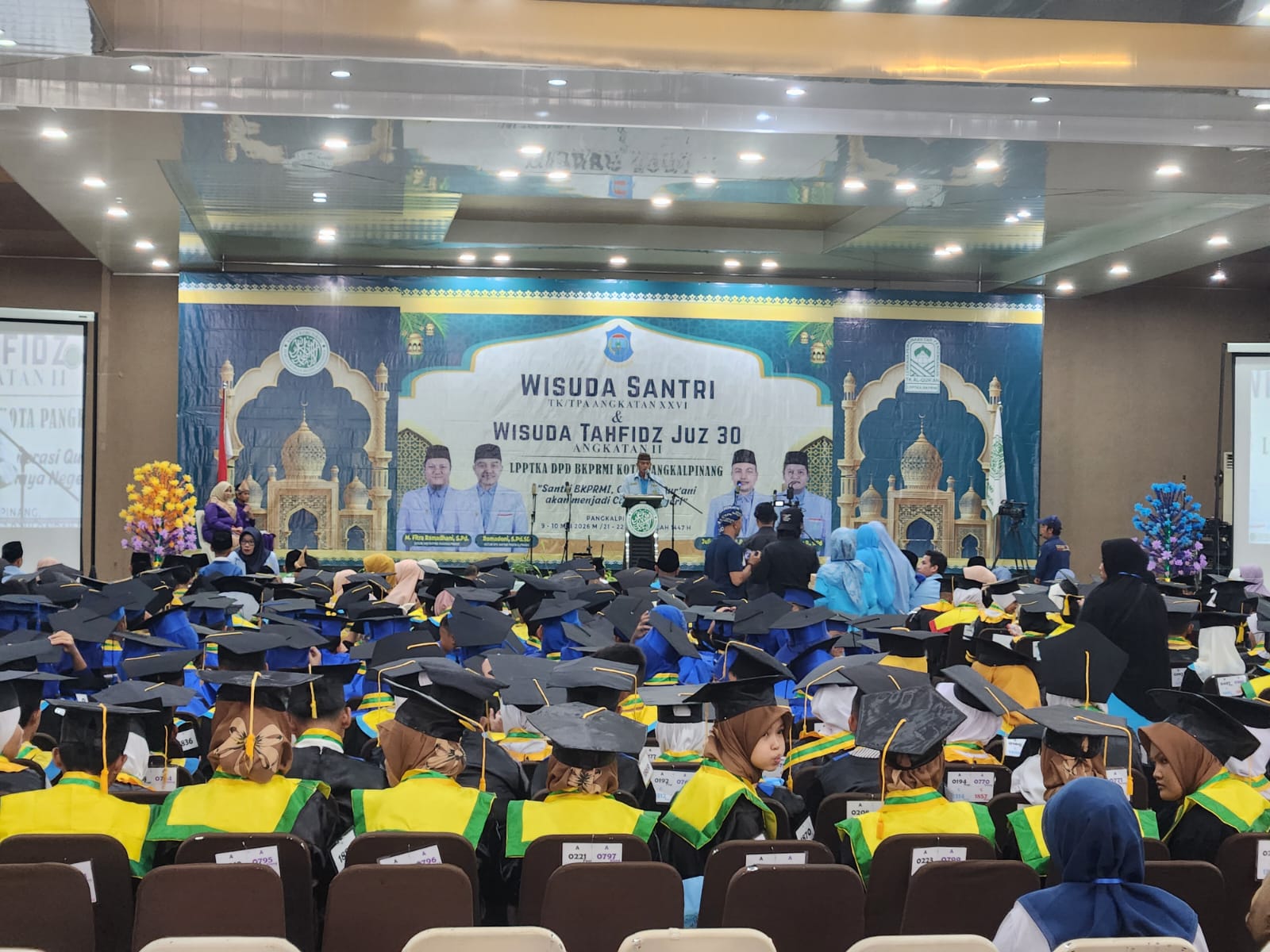 Cetak Generasi Beradab, Prof. Saparudin Lepas 2.189 Wisudawan Santri BKPRMI Pangkalpinang