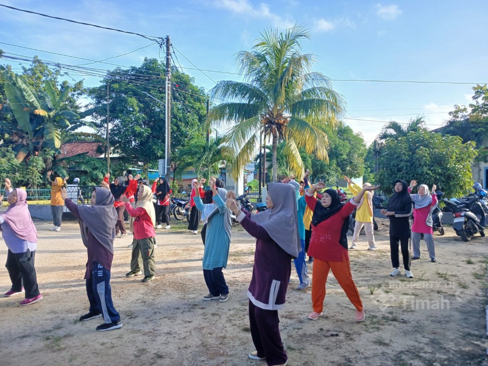 Sudah Punya Cicit, H. Rose Masih Rutin Ikut Senam Sehat