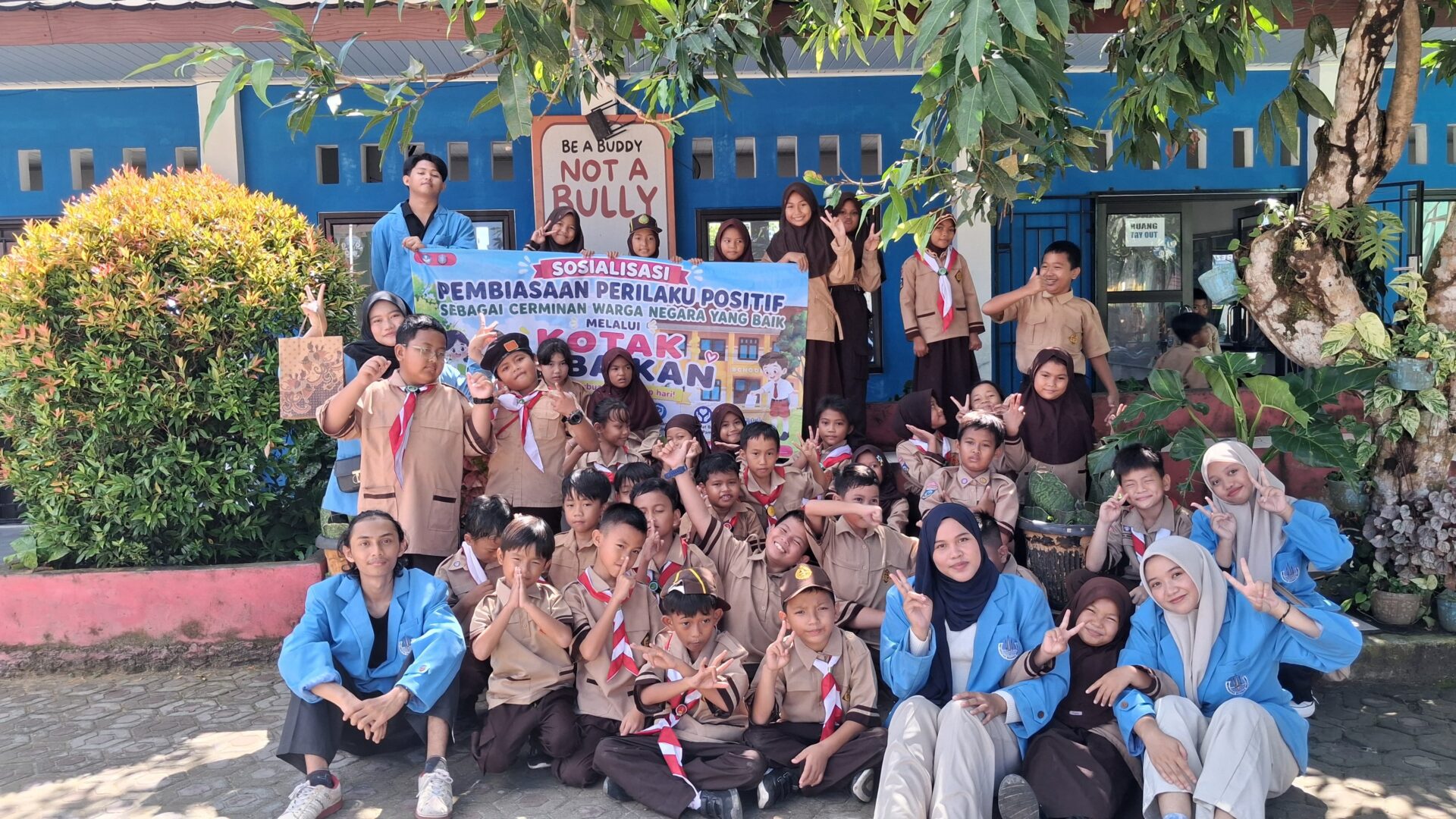 Dari Bantu Ibu hingga Berbagi Bekal, Kisah Anak-anak SD 62 Mengisi “Kotak Kebaikan”