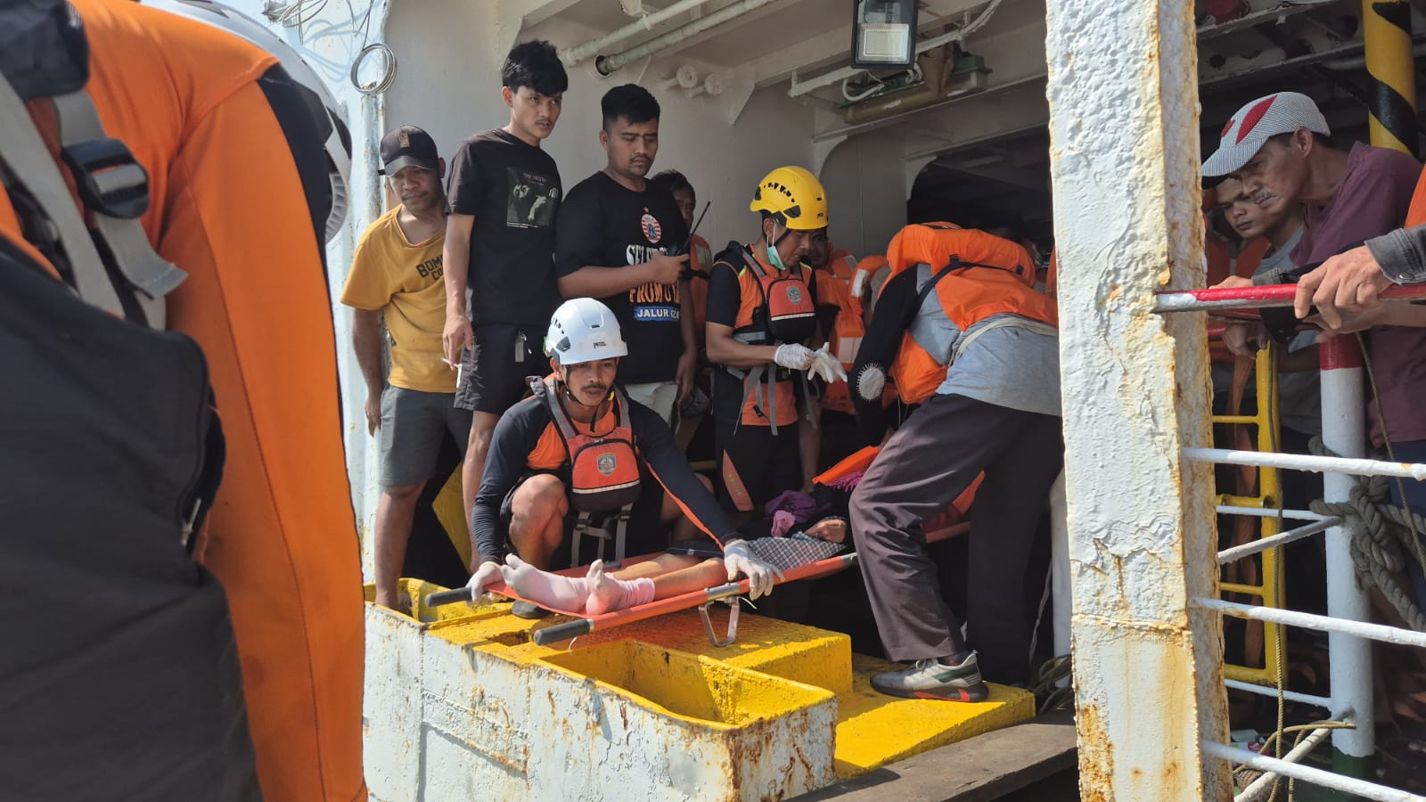Jalur Pelabuhan Pangkalbalam Tertutup Kapal Kandas, 253 Penumpang KM Sewindu Dievakuasi Tim SAR