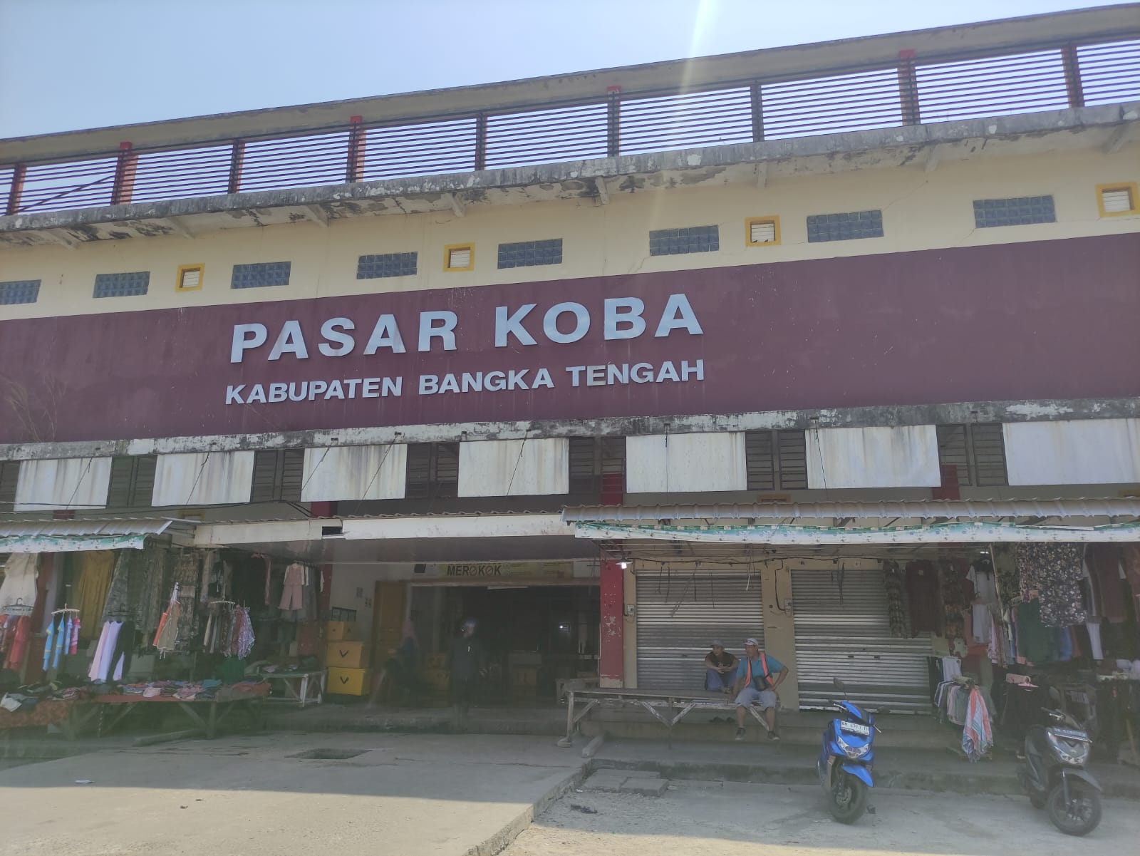 Pawai 17 Agustus Lagi-lagi Gunakan Pasar Modern Koba, Pedagang: “Setiap Tahun Diganggu, Tidak Ada Perubahan”