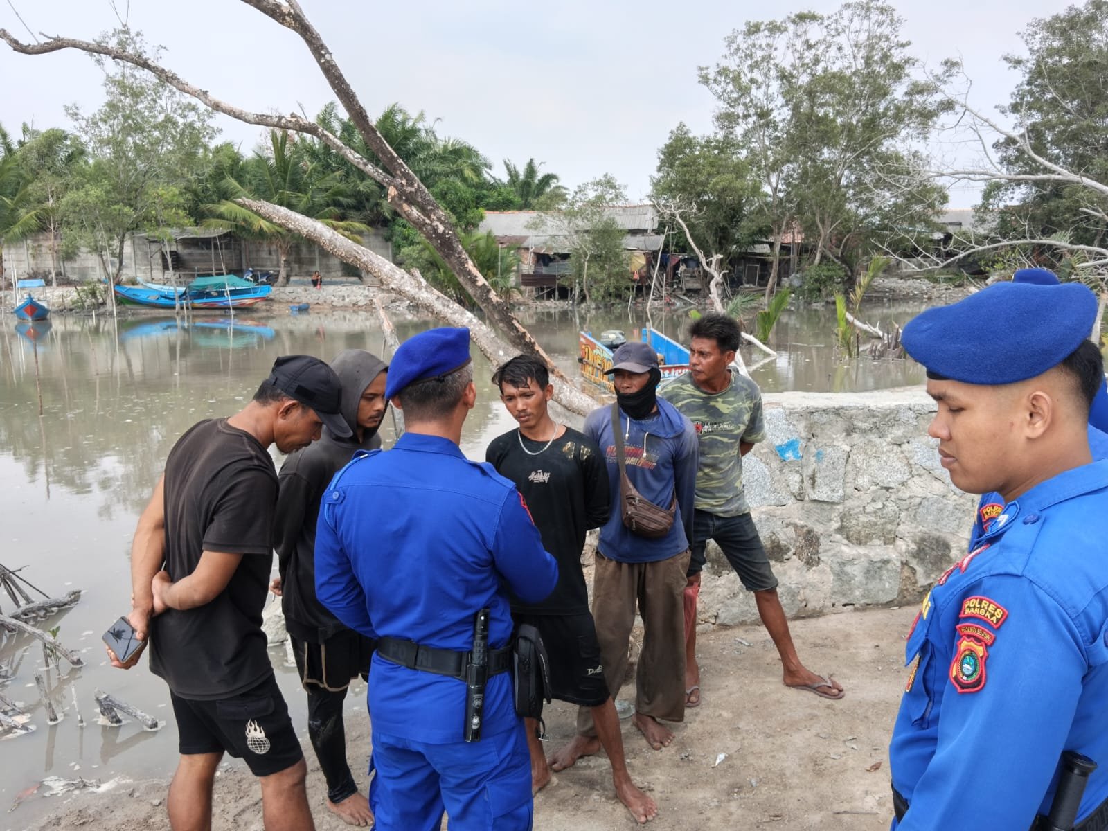7 TI Beroperasi di DAS Kampung Pasir, Polisi Turun dan Hentikan Aktivitas