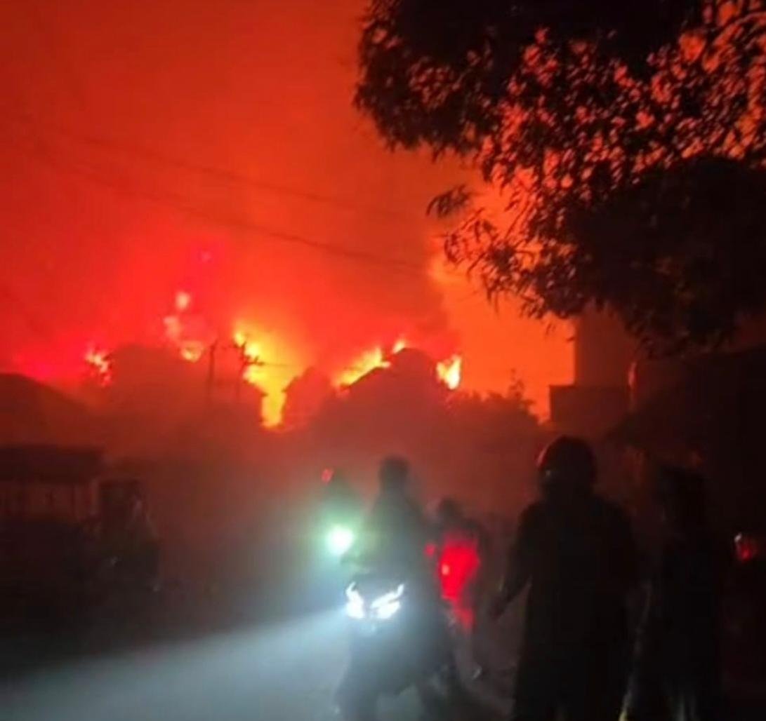 Ratusan Rumah Hangus di Serdang, Warga Kini Bergantung pada Pengungsian dan Bantuan Darurat
