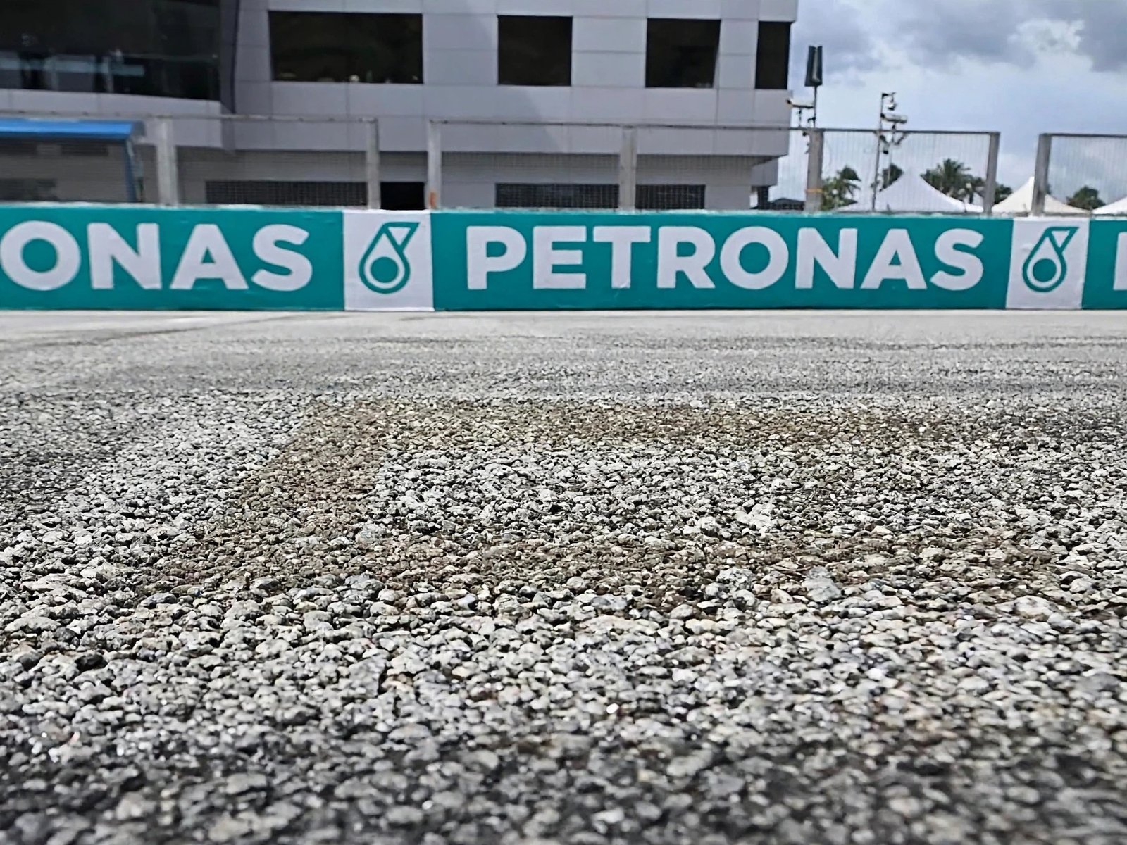 Aspal Sepang Mengelupas, Pembalap MotoGP Protes: Sudah Seperti Trek Motocross!