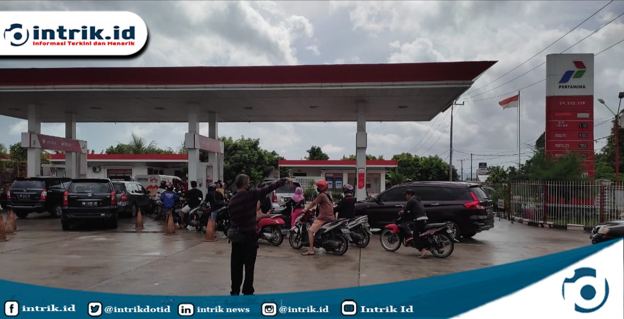Antrian Kendaraan di SPBU Mulai Berkurang | INTRIK.ID
